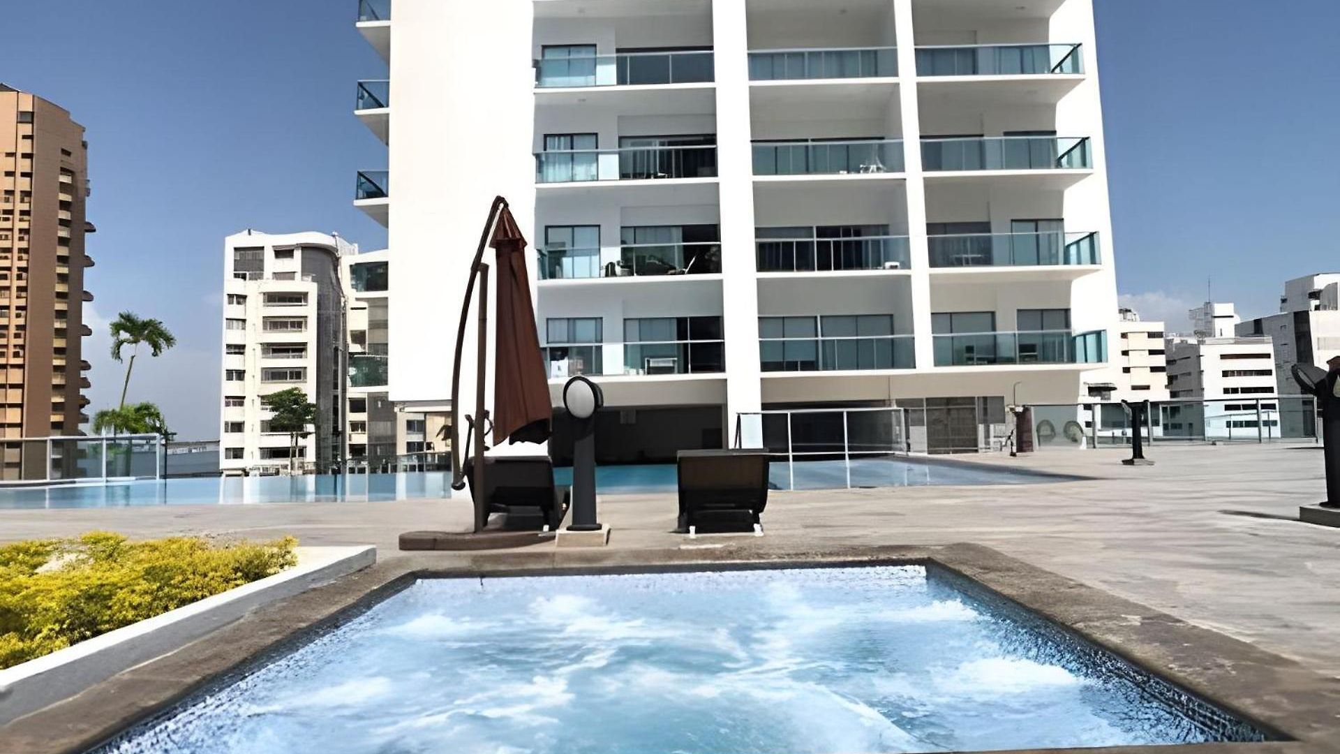16th Floor Infinitum 1 Bedroom Apartamento