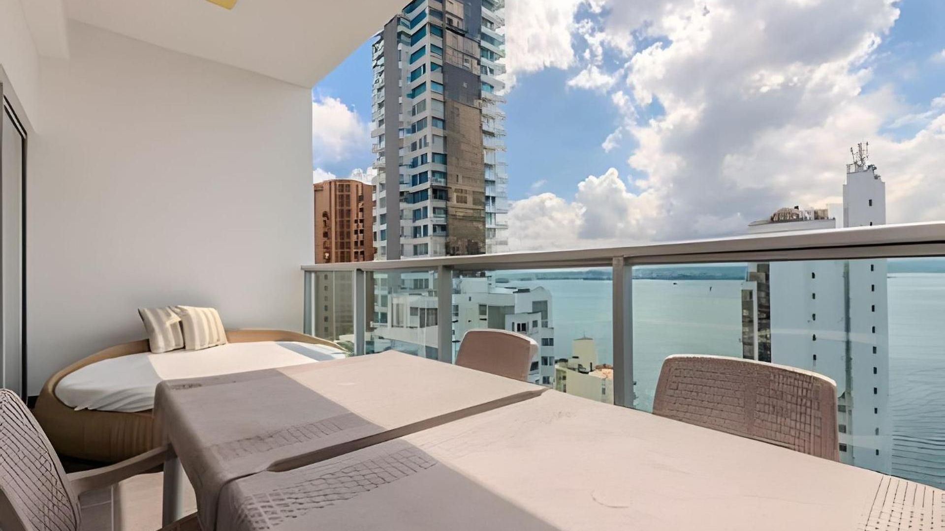 16th Floor Infinitum 1 Bedroom Cartagena